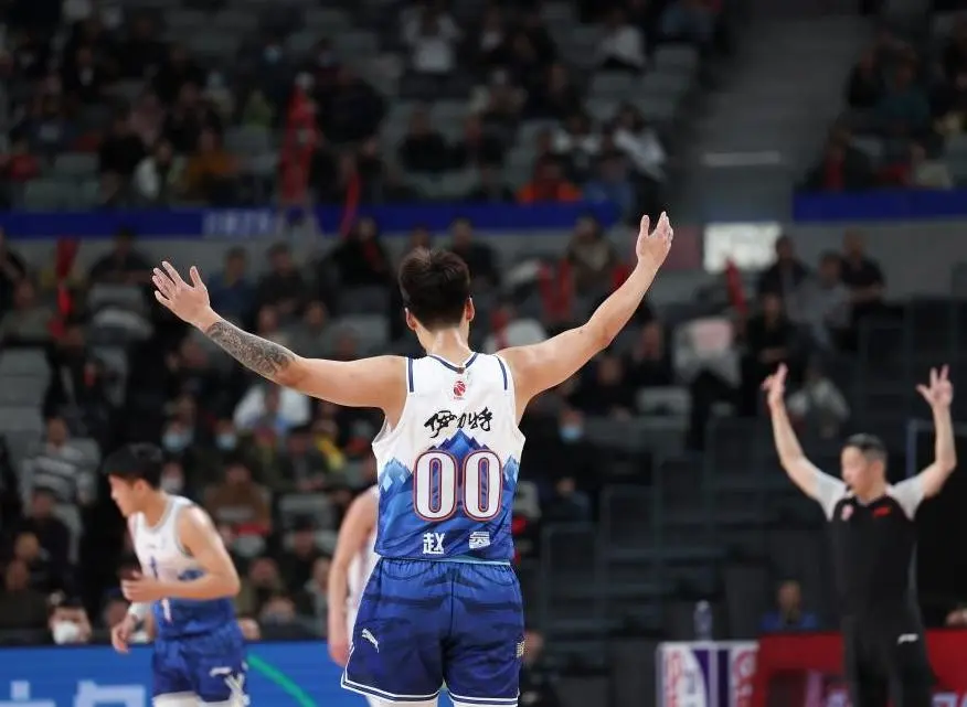 其中, 首钢这笔大, 场更大的球 其中, 首钢这笔大, 场更大的球