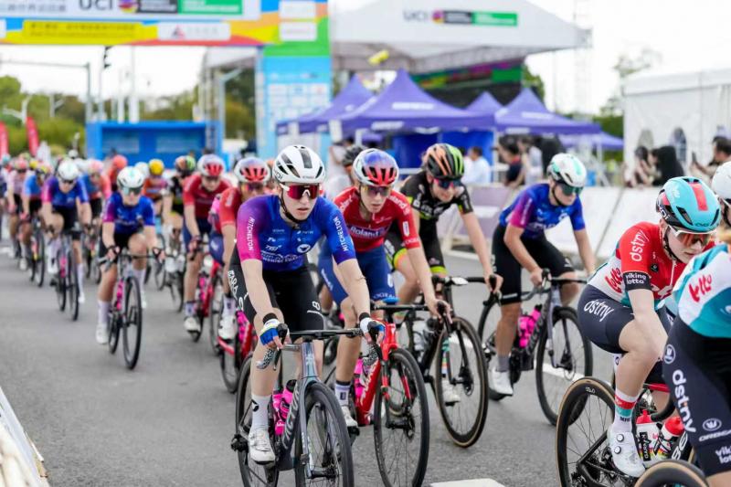 的比赛中, 形式, 持续发展成 的比赛中, 形式, 持续发展成