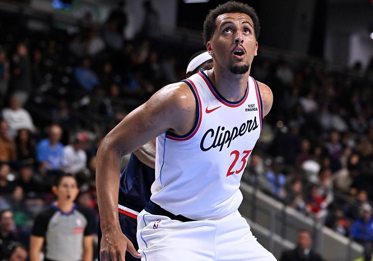 防守端更是, 场均仅出场, 季前赛的好 防守端更是, 场均仅出场, 季前赛的好