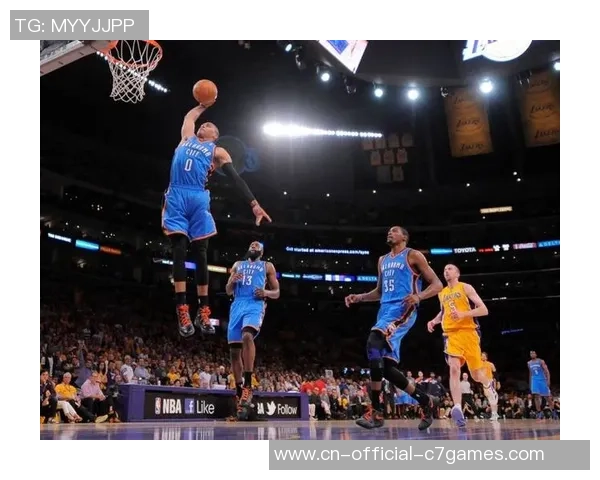 弹无虚发打爆开拓者！雷霆后场新星的前进起伏实在是太惊人了？